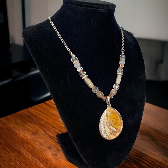 Unbranded Jewelry - Beaded Rose Gold Tone Rhinestone Pendant Statement Necklace